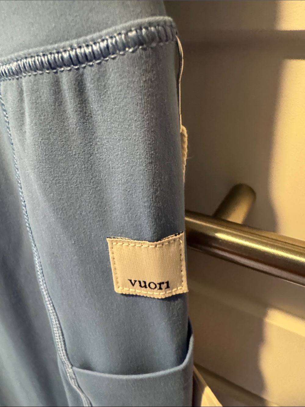 Vuori Periwinkle High-Rise Performance Leggings with Drawstring - Picture 4 of 9